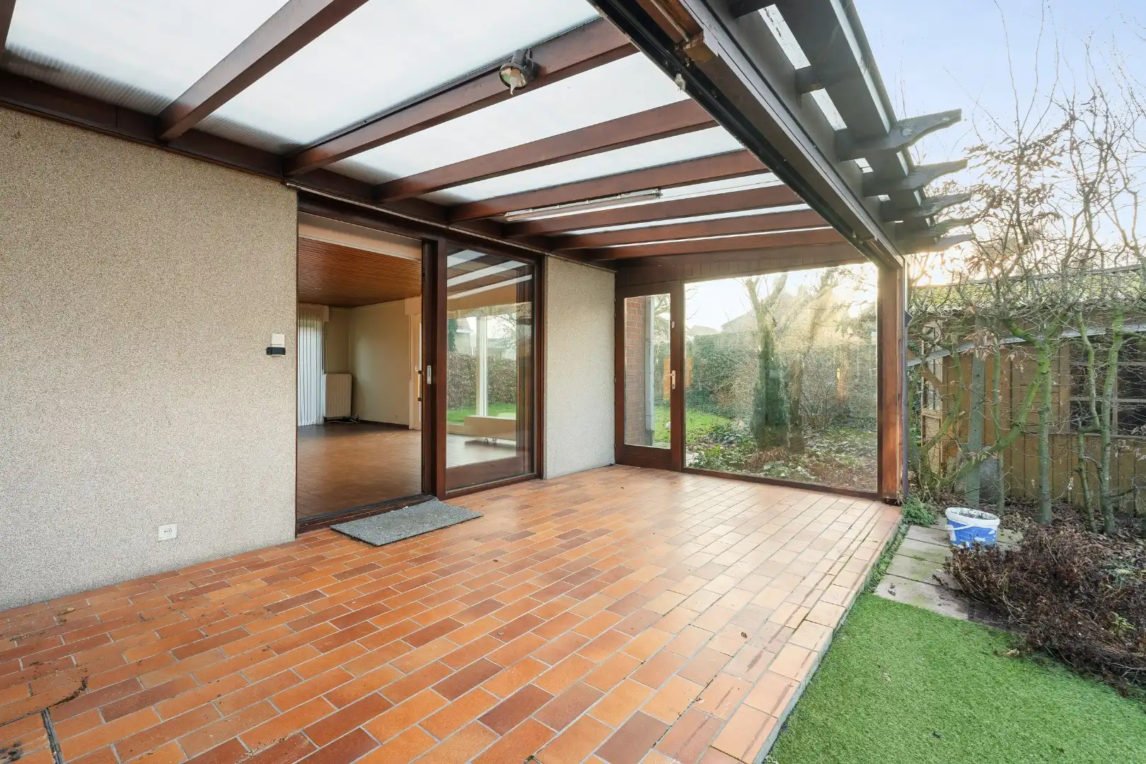 Gelijkvloerse woning met 3 slaapkamers, ruime garage en tuin. foto 18