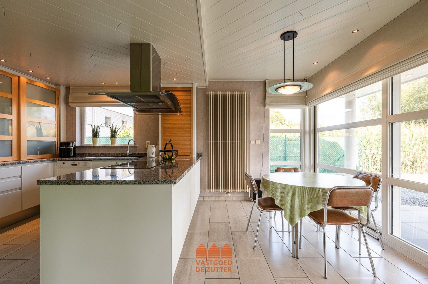 Ruime open bebouwing met hoogwaardige afwerking en zuidgerichte tuin foto 12