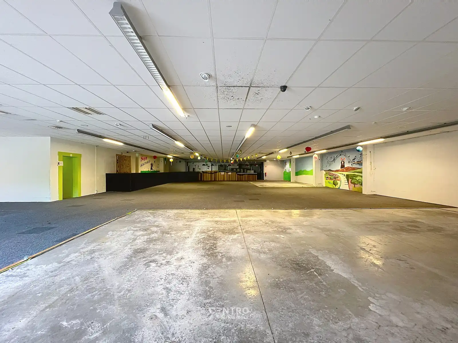 Multifunctioneel bedrijfspand (binnenrecreatie, toonzaal, winkel, opslag,...) van 782m² met 40 parkeerplaatsen op eigen terrein te Bavikhove (Harelbeke). foto 13