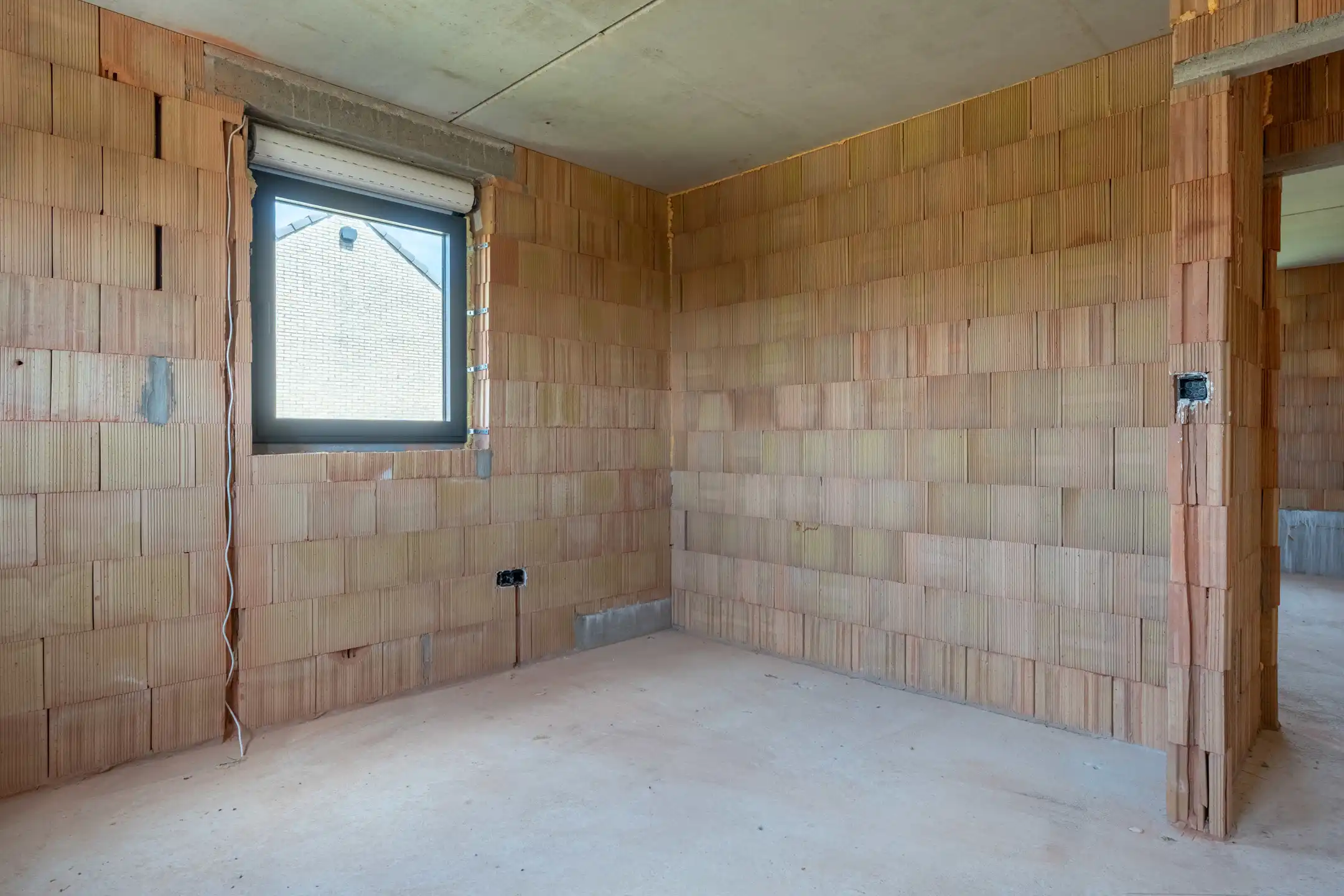 Verder af te werken woning met o.a. 4 slaapkamers, inpandige garage, ... foto 28