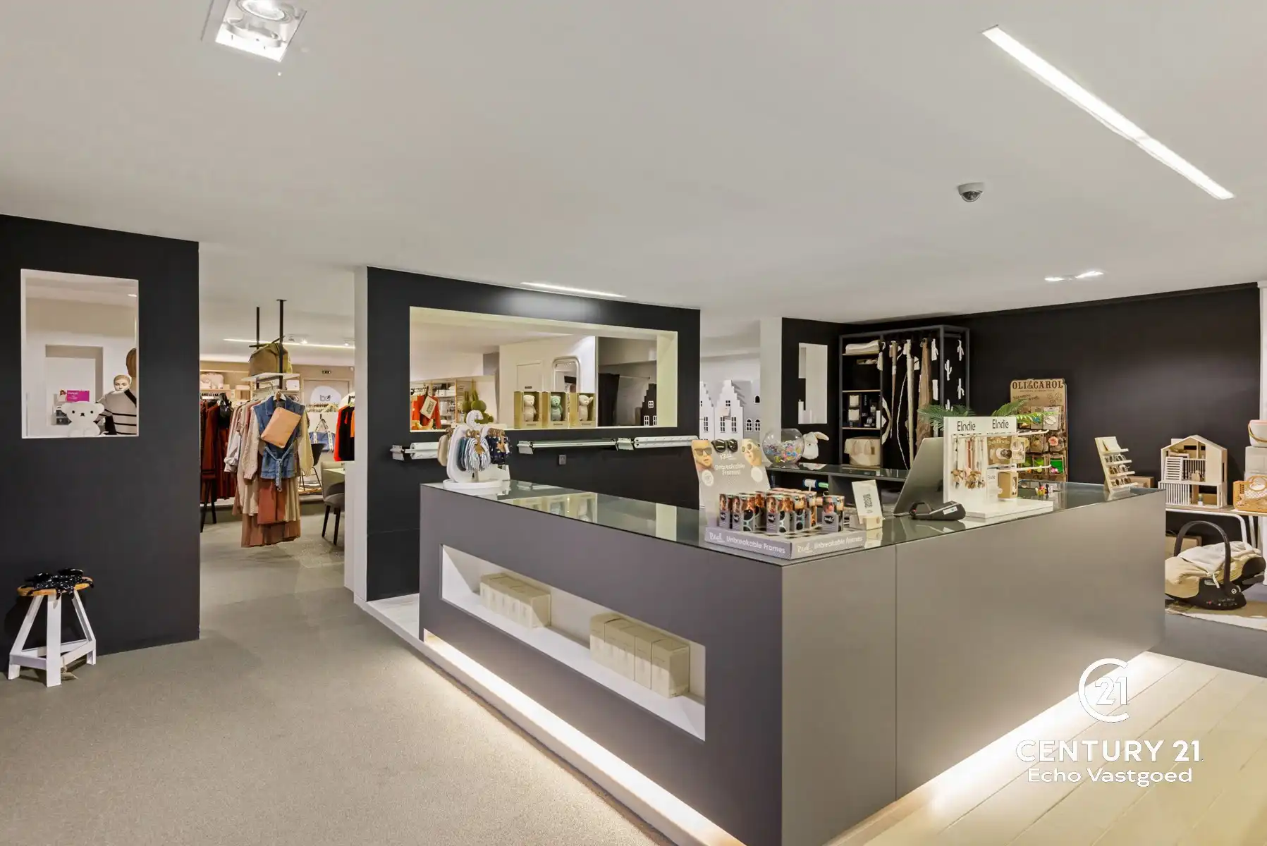 Groot handelspand met luxe duplexappartement en grote garage foto 5