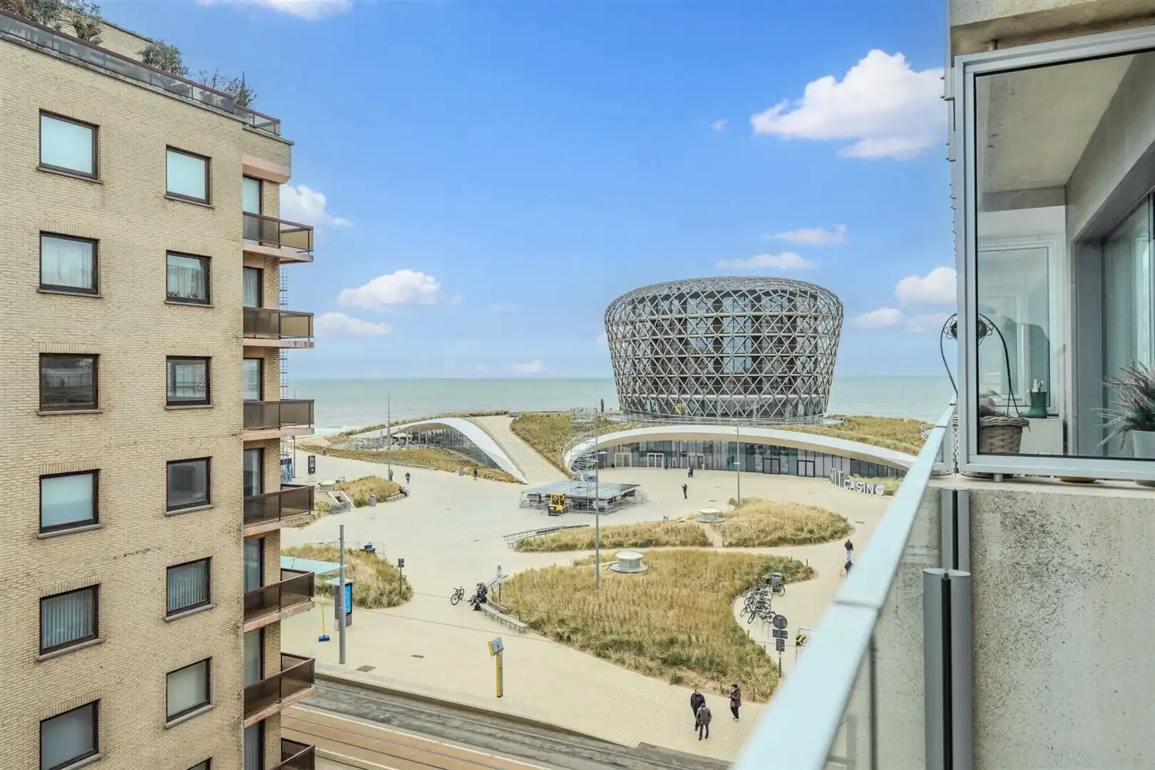 Instap klaar 1-slaapkamer appartement met schuin zeezicht foto 2