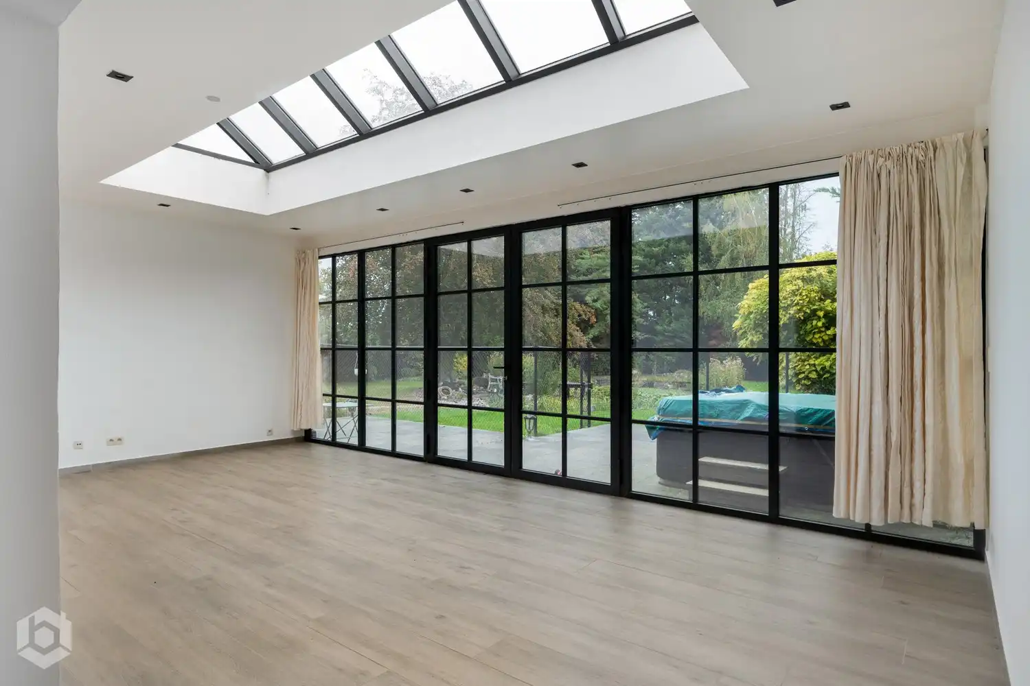 Zeer ruime kangoeroe-woning met achterliggend commerciële units met uitbereidingsmogelijkheden (KMO bestemming) foto 8