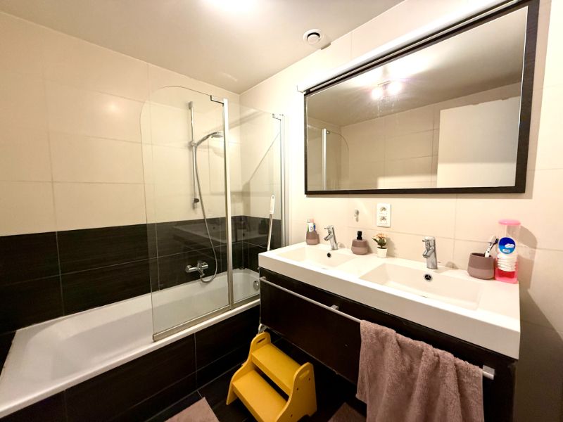 Zonnig, centraal gelegen appartement met 2 slaapkamers en ruim terras (12 vkm) met zicht op de Leie foto 12