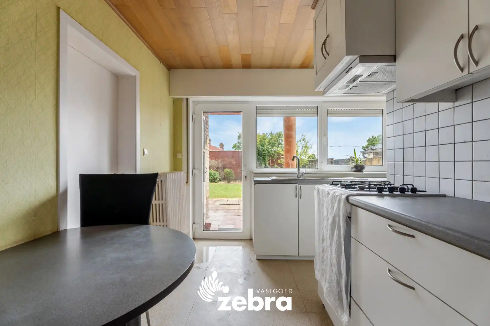 Gelijkvloers appartement met drie slaapkamers, tuin en garage te Tielt! foto 6