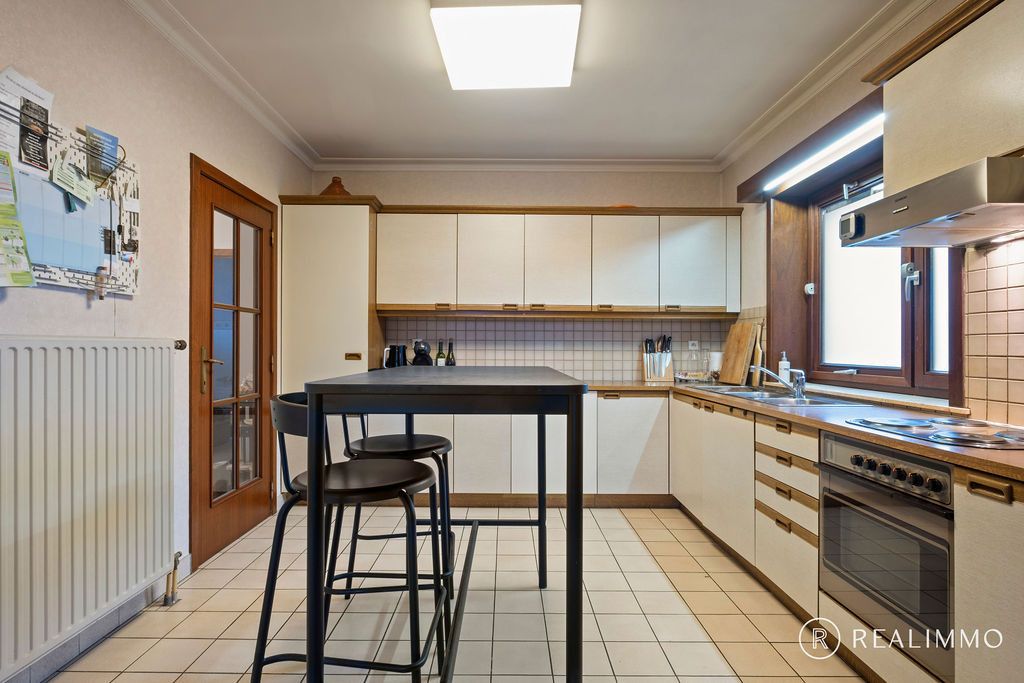 Ruime, lichtrijke woonst met 3 slaapkamers en garage foto 6