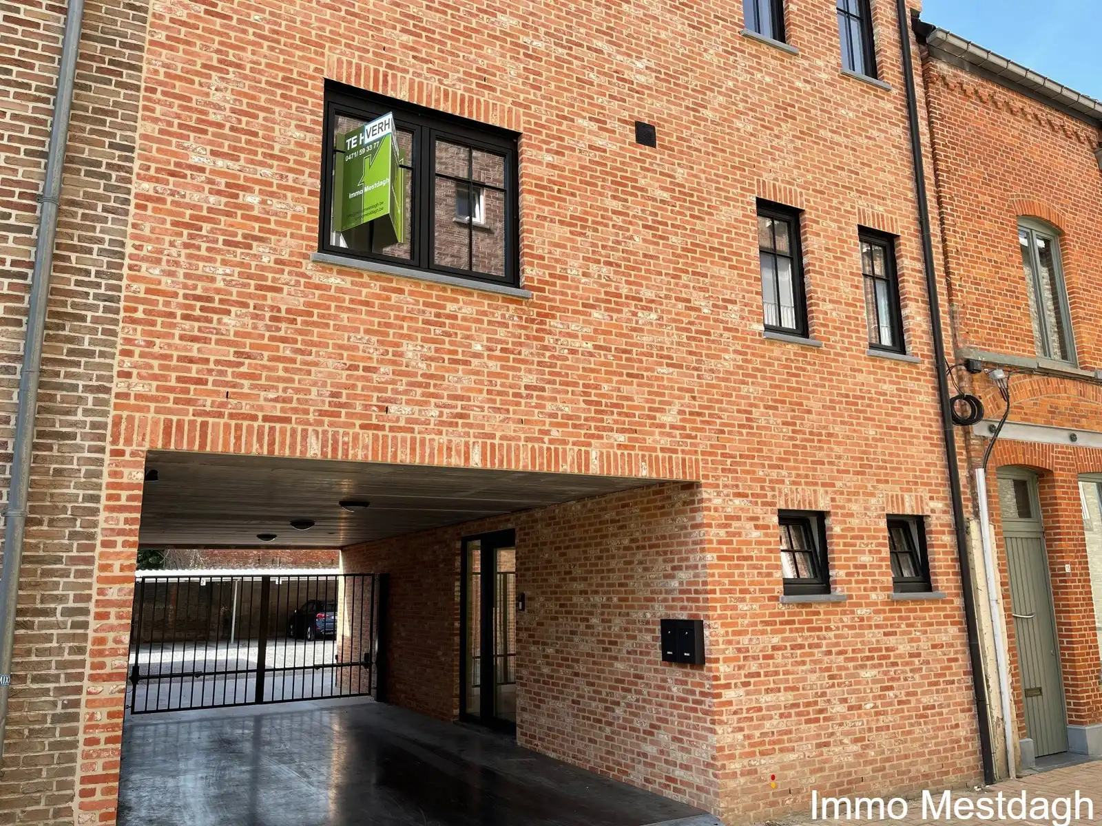 Recent modern appartement centrum Diest, met terras & 5 zonnepanelen foto {{pictureIndex}}