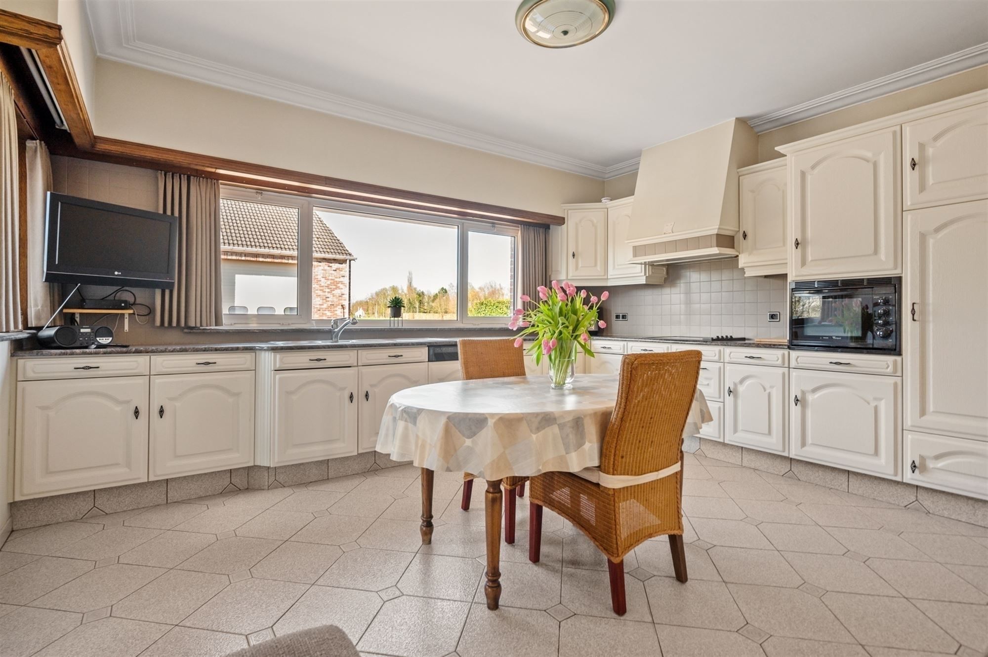 Standigvolle woning met bijgebouw te Putte foto 5