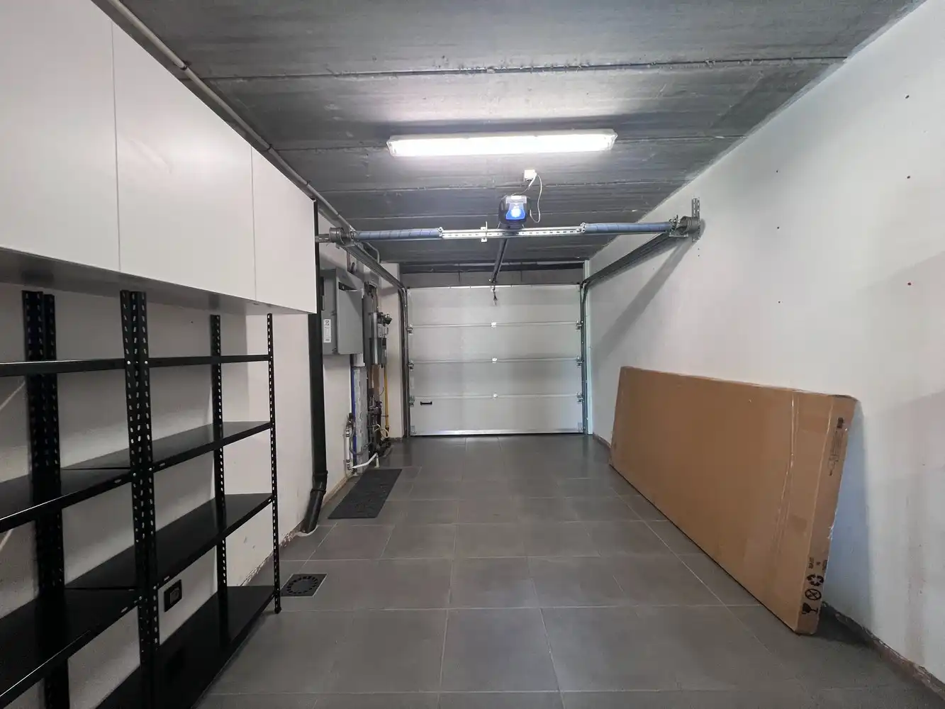 Rustig gelegen instapklare woning met 3 slaapkamers en 2 garages. foto 10
