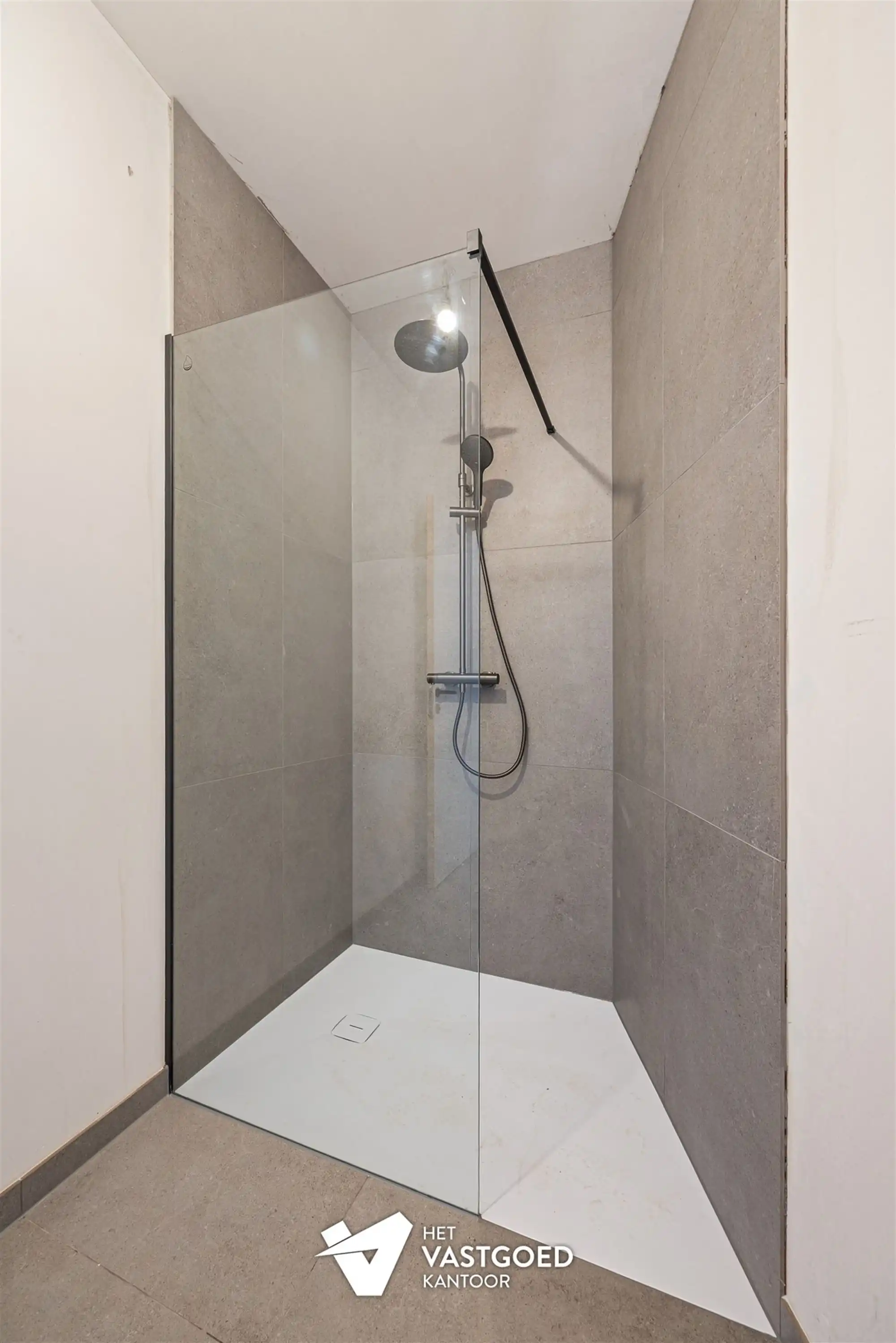 RUIM EN LICHTRIJK APPARTEMENT MET 1 SLAAPKAMER foto 13