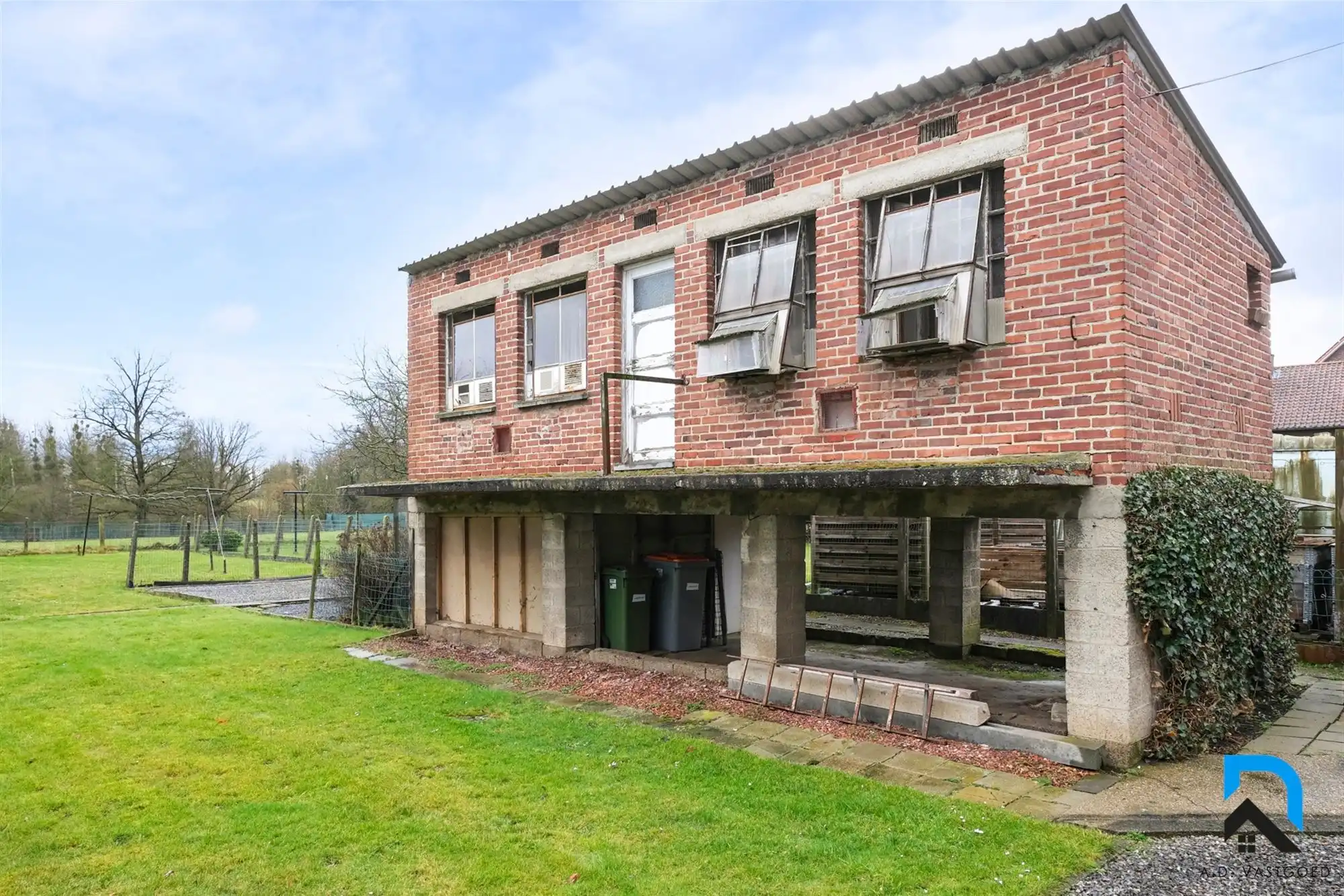 Mooie woning met grote tuin foto 25