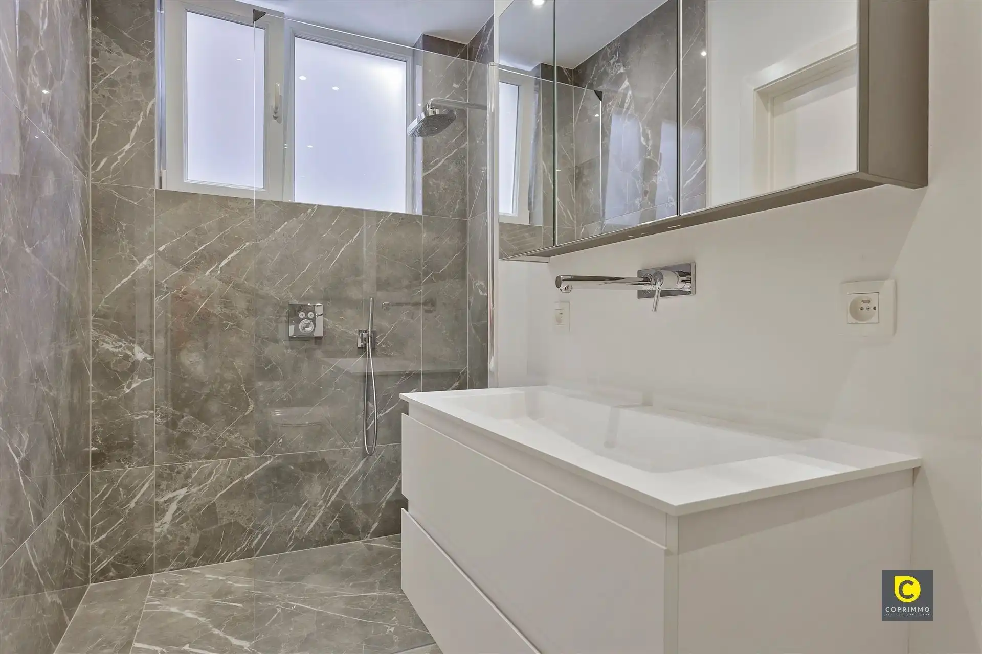 Ruim, recent gerenoveerd 3 slpk app te Diamantwijk! foto 7