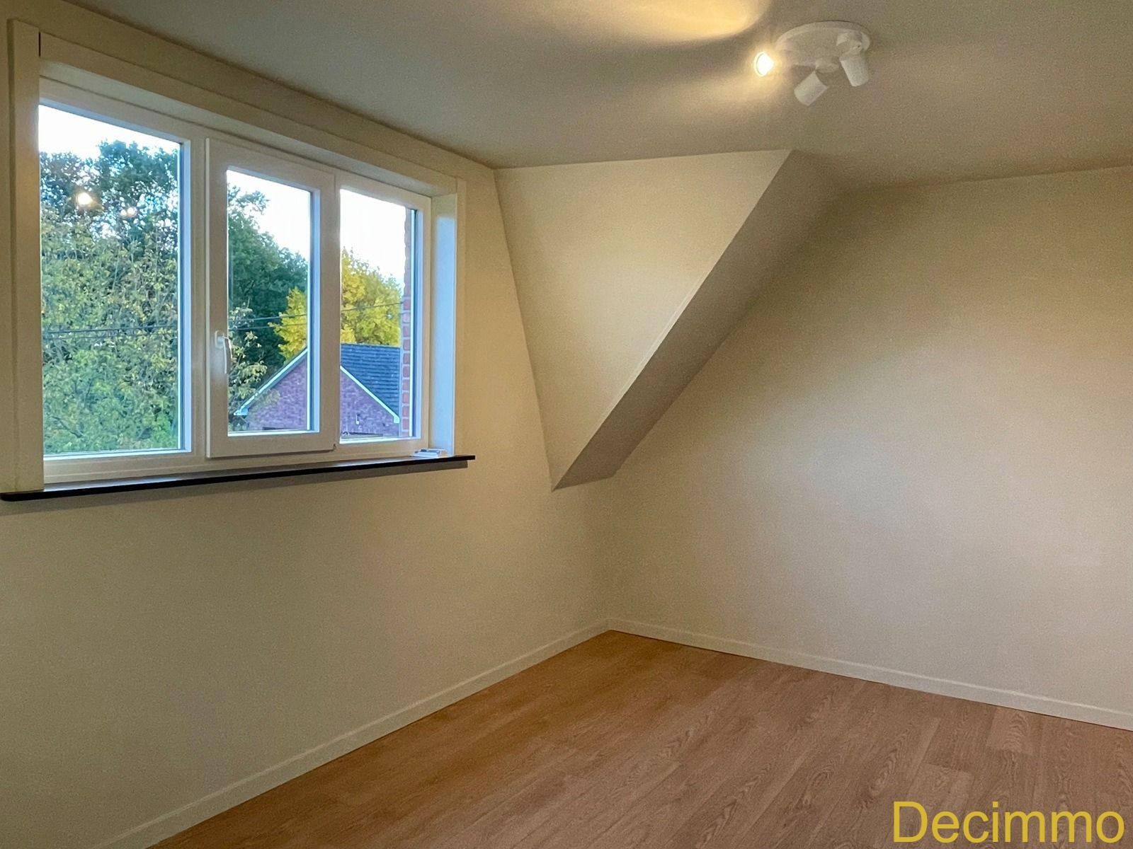 Volledig gerenoveerde woning met 3 slaapkamers, lage energiekost– rustig gelegen in het groen. foto 19