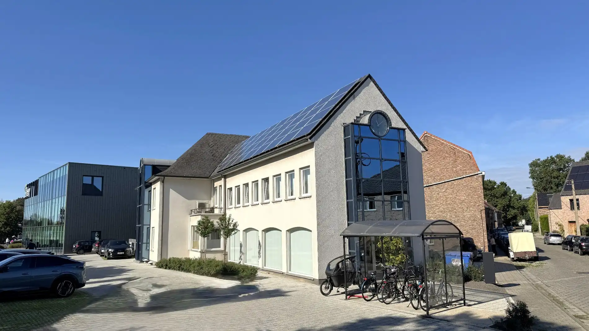 Standalone kantoorgebouw te huur nabij E40 in Drongen foto 2
