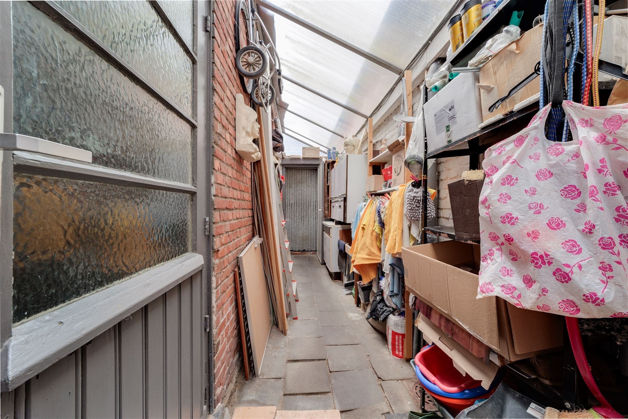 Te renoveren huis met drie slaapkamers en grote tuin foto 16