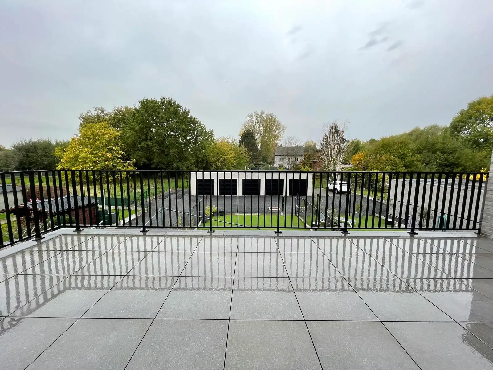NIEUWERKERKEN - Lichtrijk appartement met ruim terras én garage. foto 12