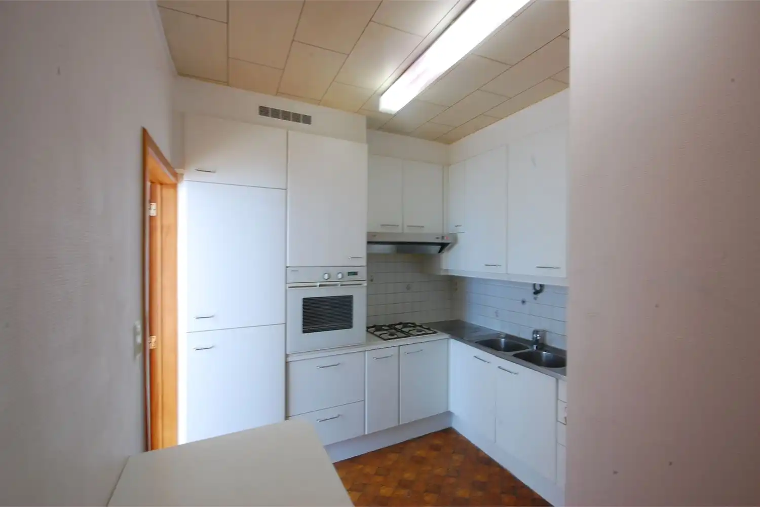 Appartement met 1 slaapkamer gelegen in het verkeersvrije centrum ! foto 4