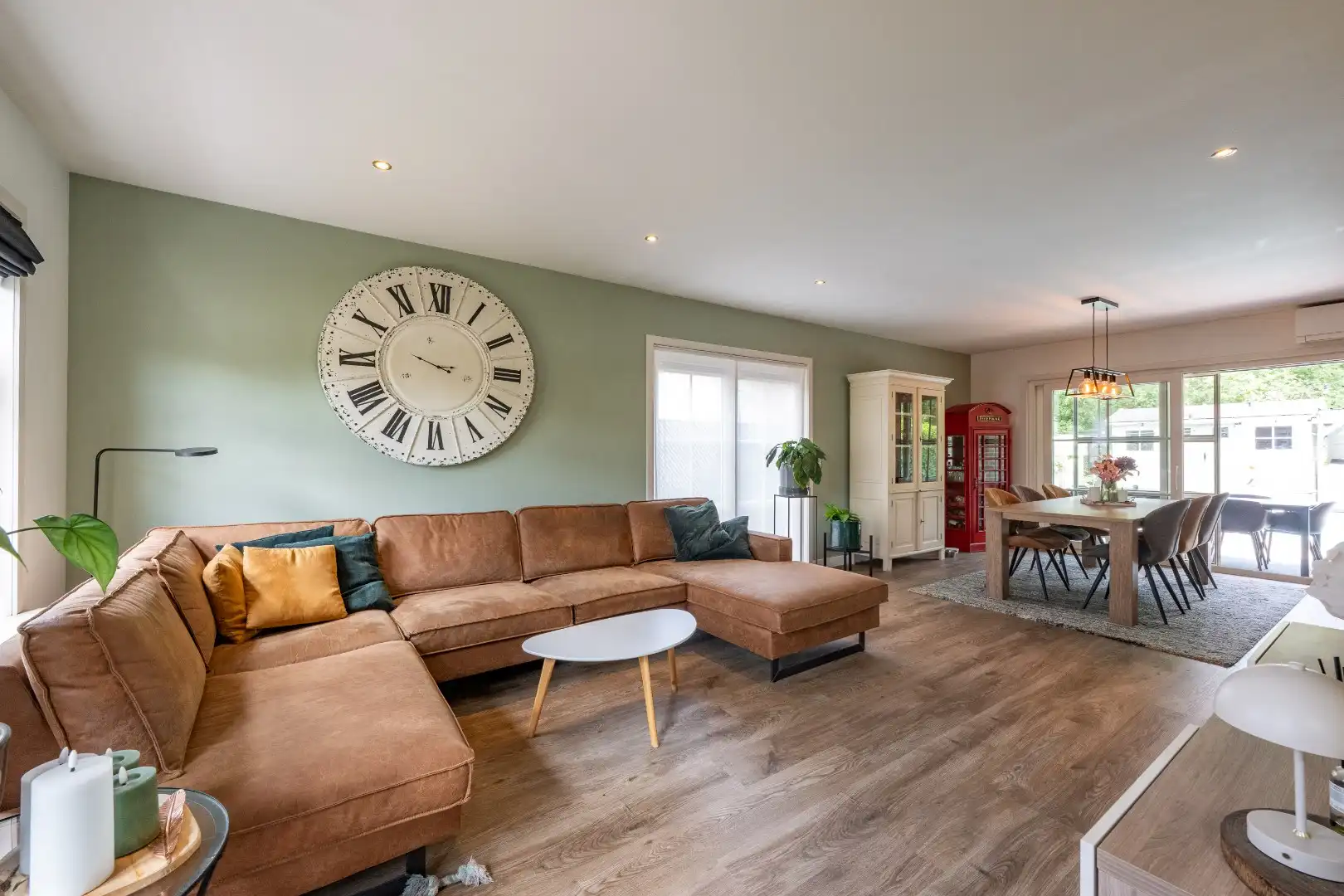 Moderne, energiezuinige woning met zwembad foto 7
