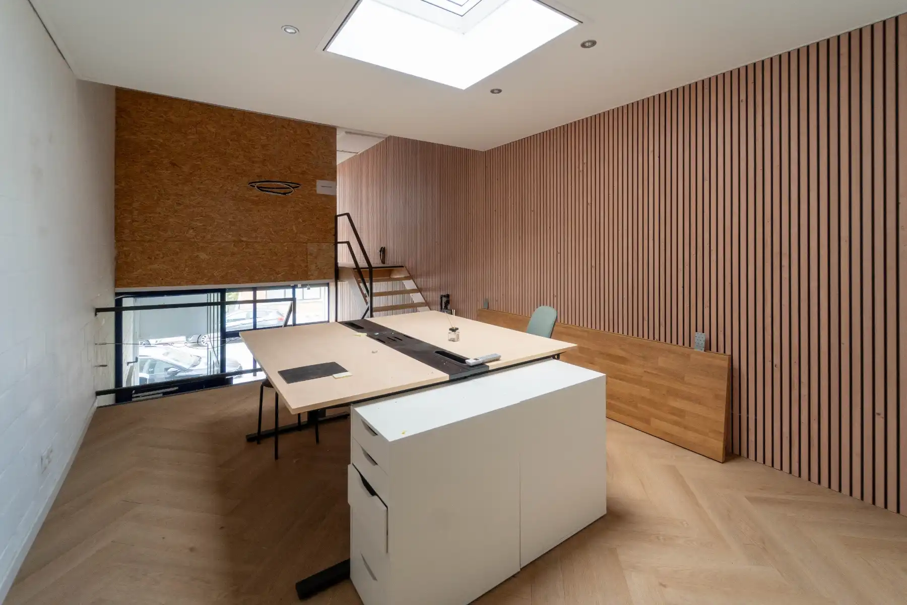 Zeer bereikbaar handelspand (119m²) met meerdere open ruimtes en tuin in Zwijnaarde foto 17