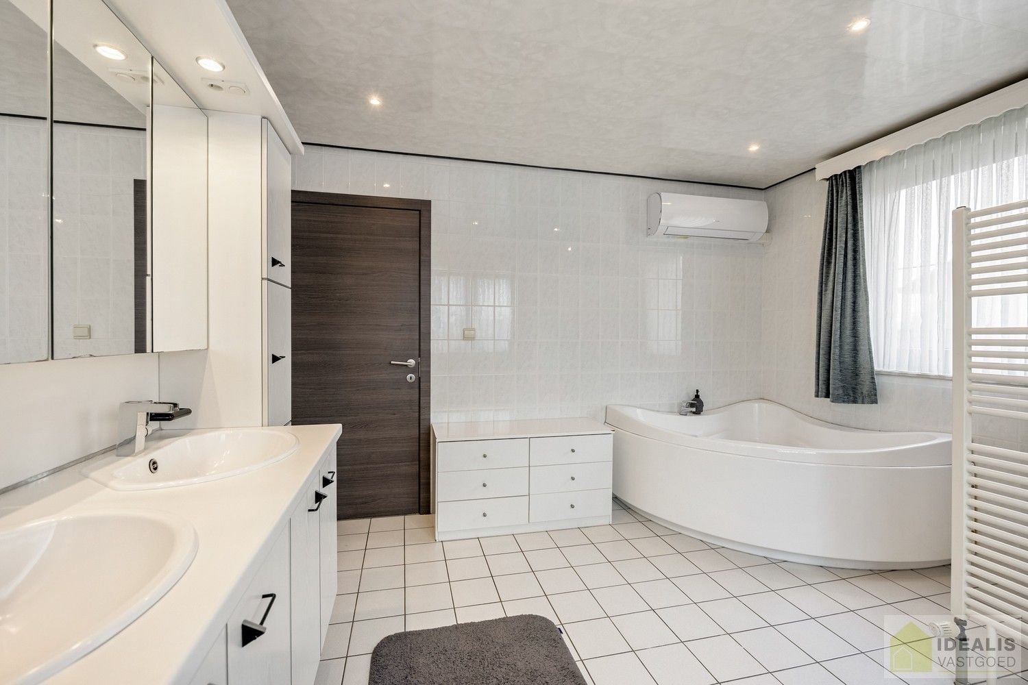 RUIME EN PERFECT ONDERHOUDEN WONING MET 4 SLAAPKAMERS OP KNAP PERCEEL VAN MAAR LIEFST 14A61CA foto 22