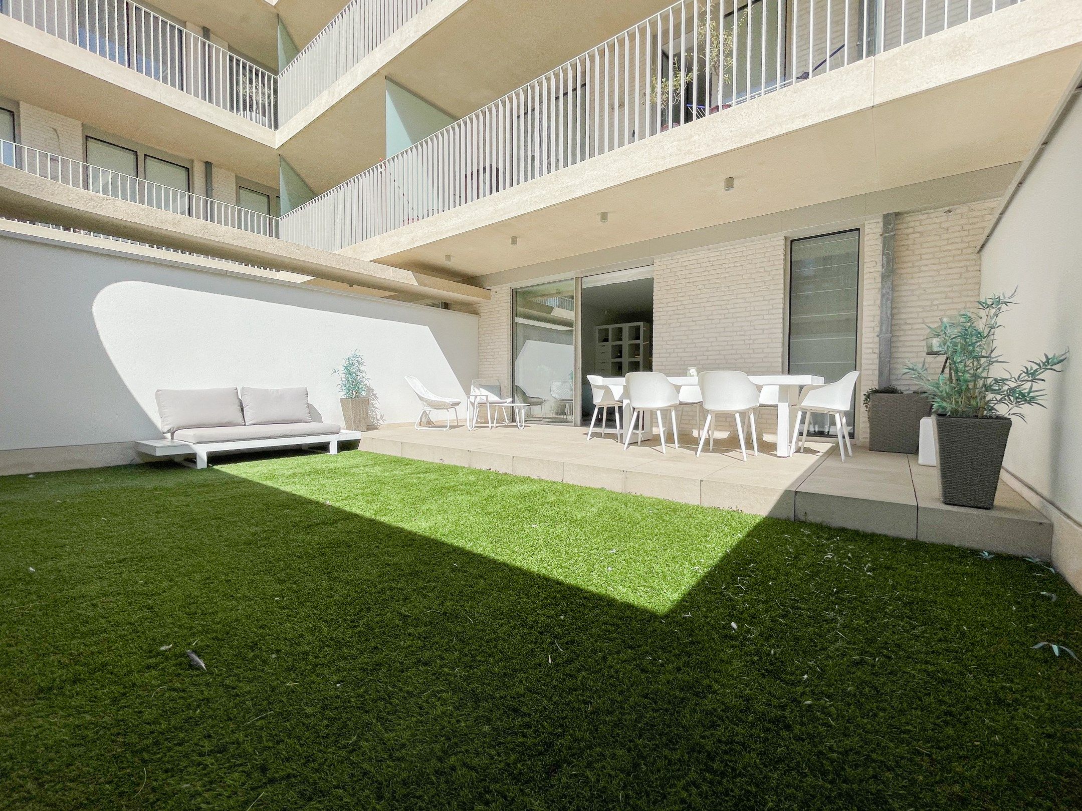 Subliem, luxueus tuinappartement met dubbele garage, rustig gelegen in een standingvolle residentie. foto 11