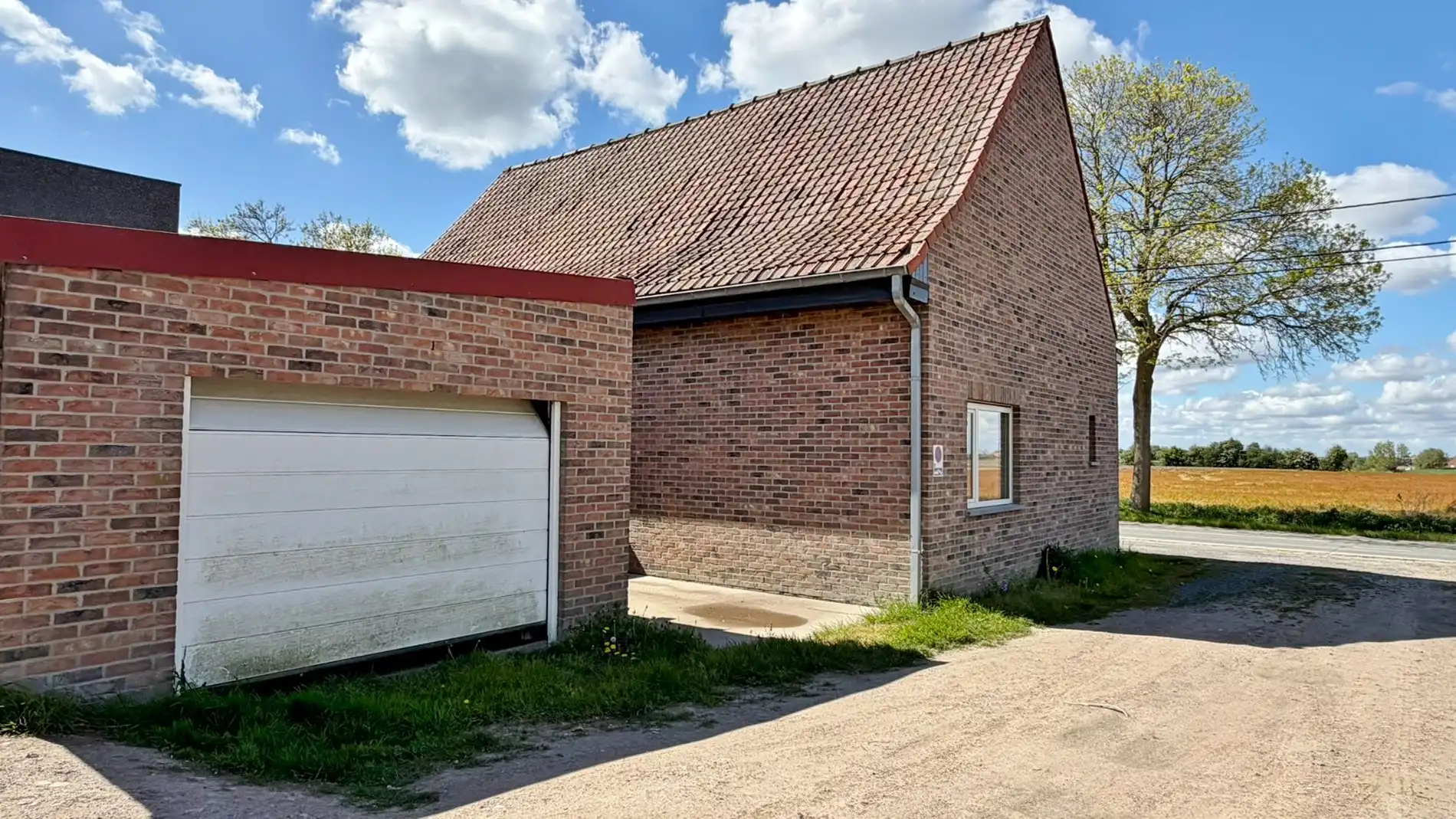 Ruime landelijk gelegen woning met zonnige tuin en garage  foto 15