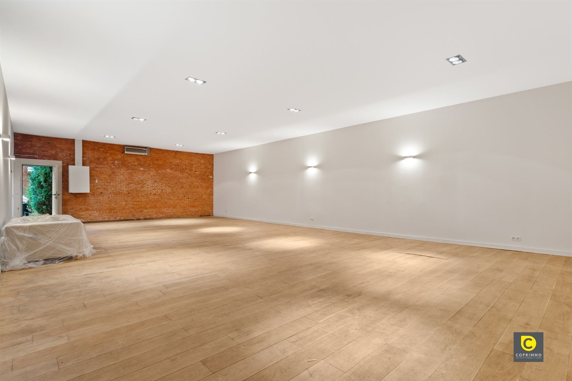 Unieke woning met 450 m² magazijn & showroom foto 7