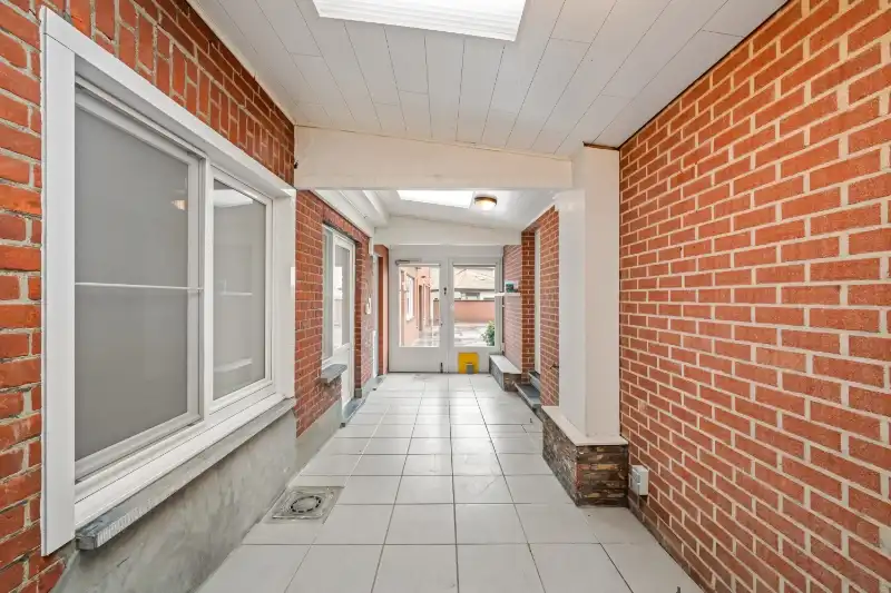 Zonnebeke-Passendale.&nbsp; Wonen en werken, grote verzorgde woning met > 5 slaapkamers en aparte >60m2 kantoorruimte / praktijk / hobbyruimte met aparte ingang. foto 9