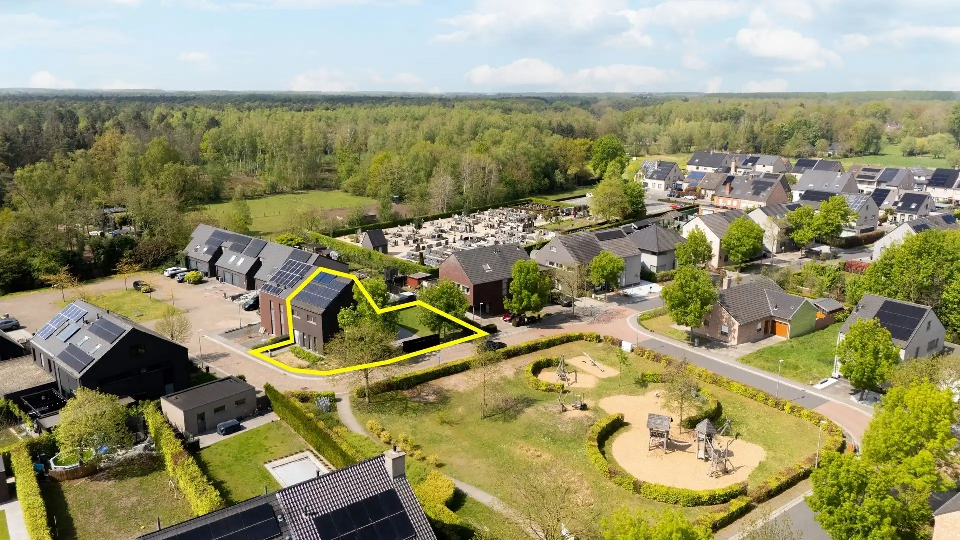 Ruime gezinswoning met 3 slaapkamers en 2 badkamers op een absolute toplocatie foto 25