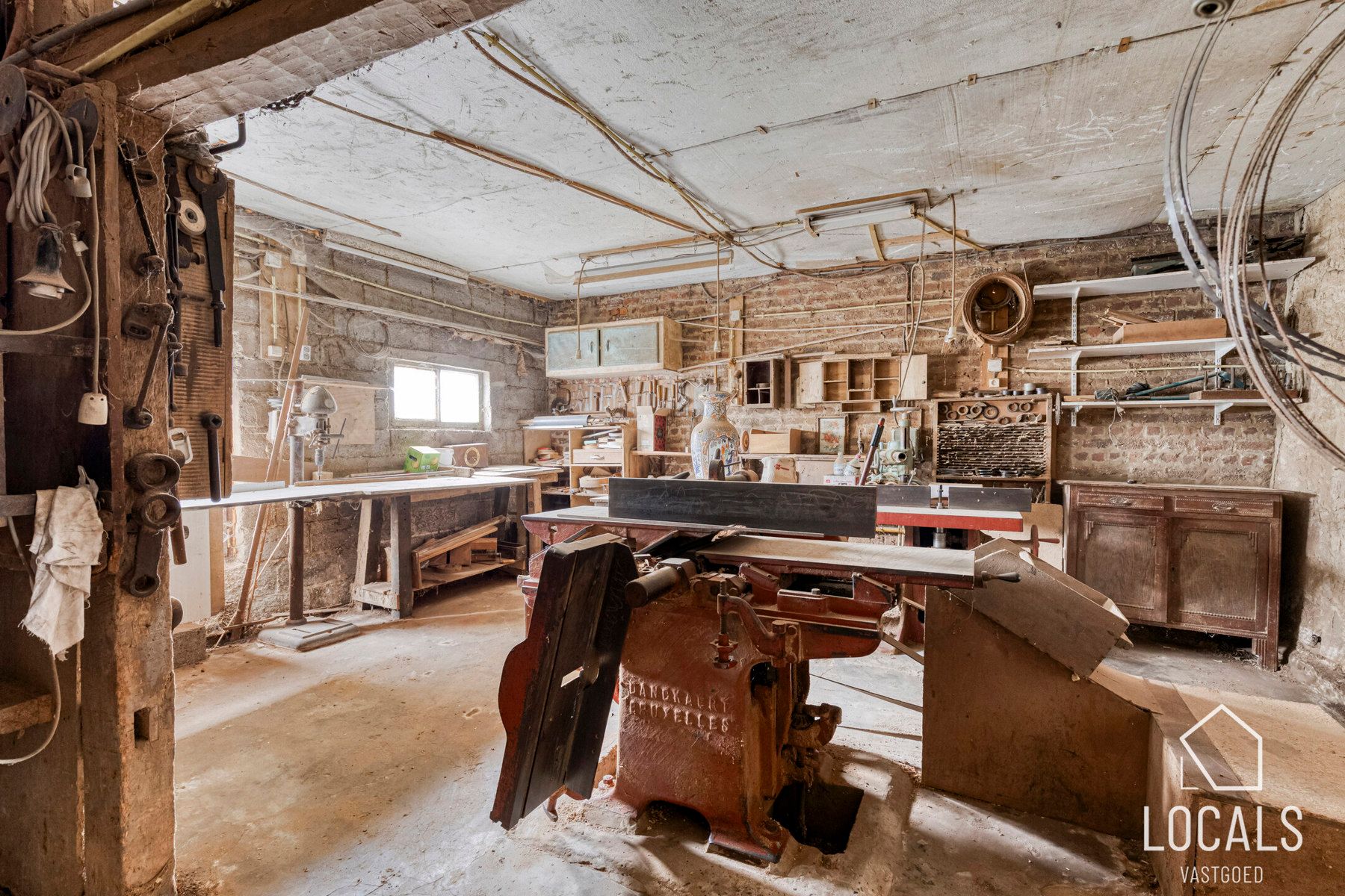 Solide viergevelwoning met potentieel foto 17