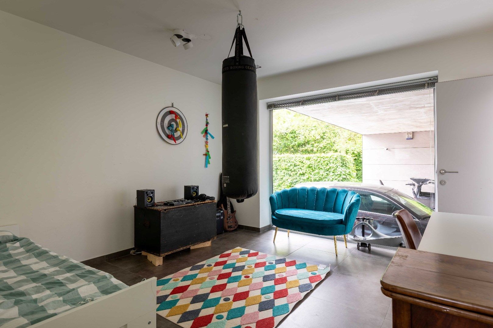 Recente en uitgebouwde villa met vijf kamers en/of praktijkruimte omgeven door het groen tussen Brugge en Oostkamp! foto 16