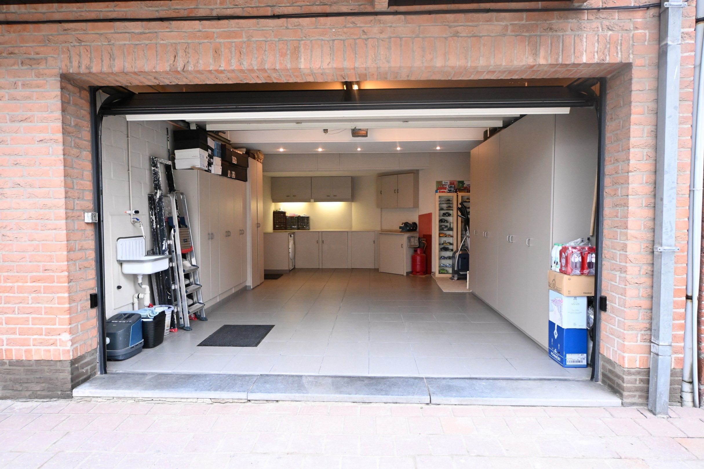 Grote garagebox met een centrale ligging te Heist foto 3