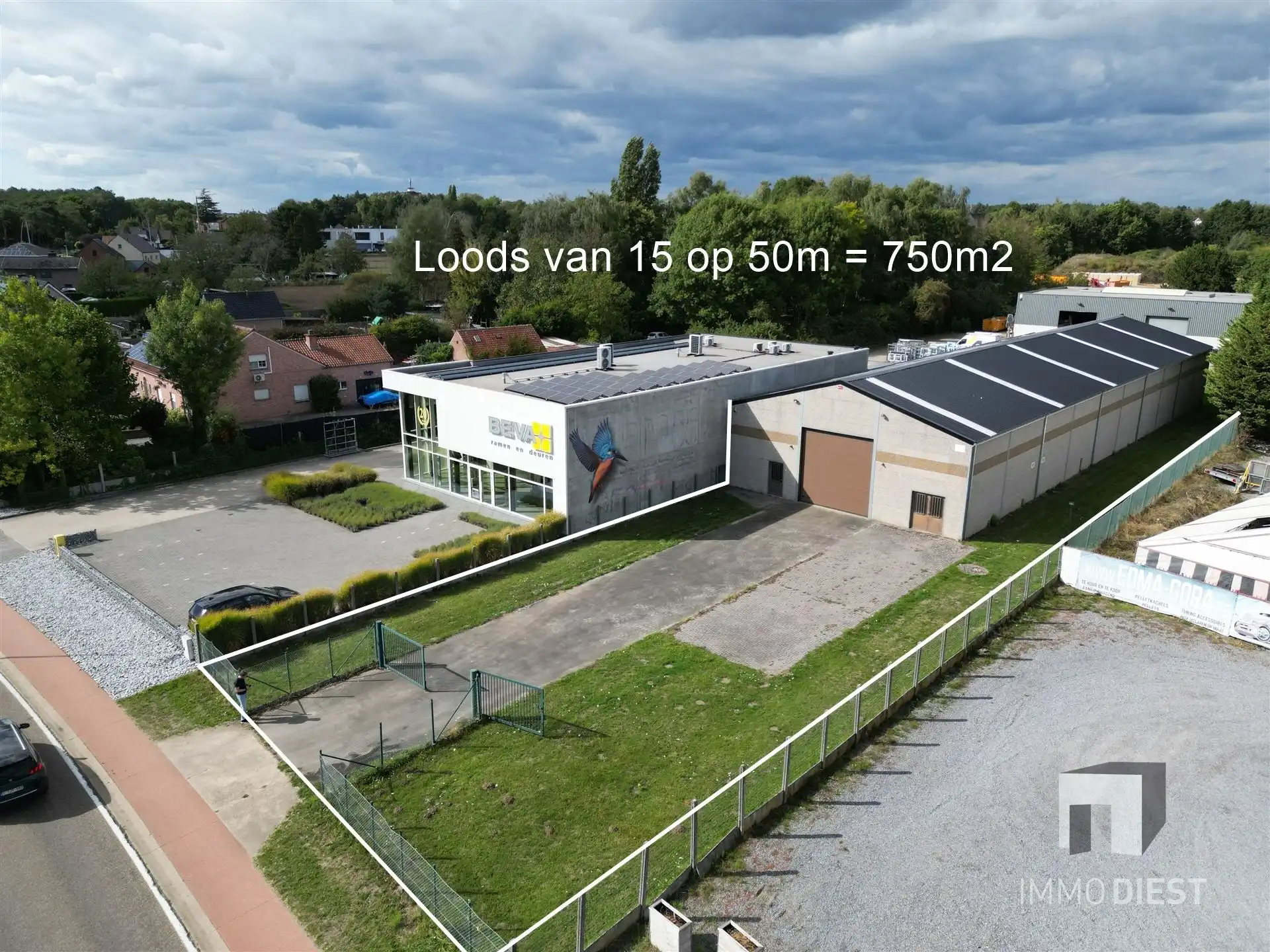 Magazijn met bureel en parking op toplocatie foto {{pictureIndex}}