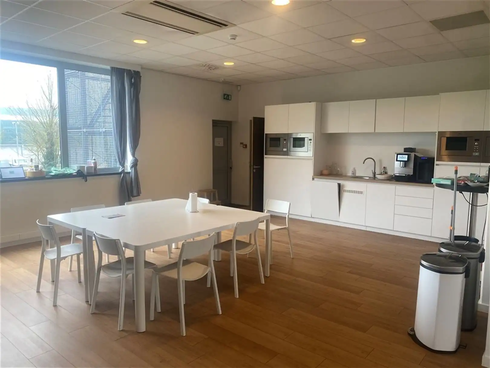 Kantoorgebouw aan de Watersportbaan foto 13