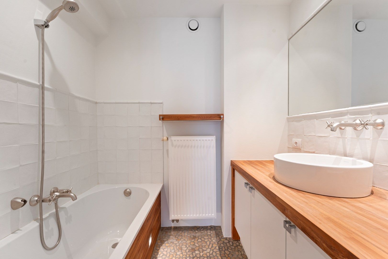 Gerenoveerd, lichtrijk appartement  foto 9