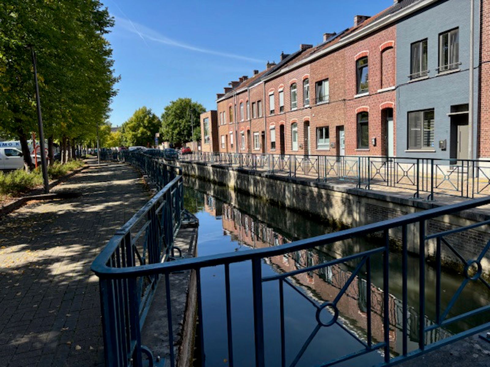 Volledig gerenoveerde woning aan het water te Tienen foto 2