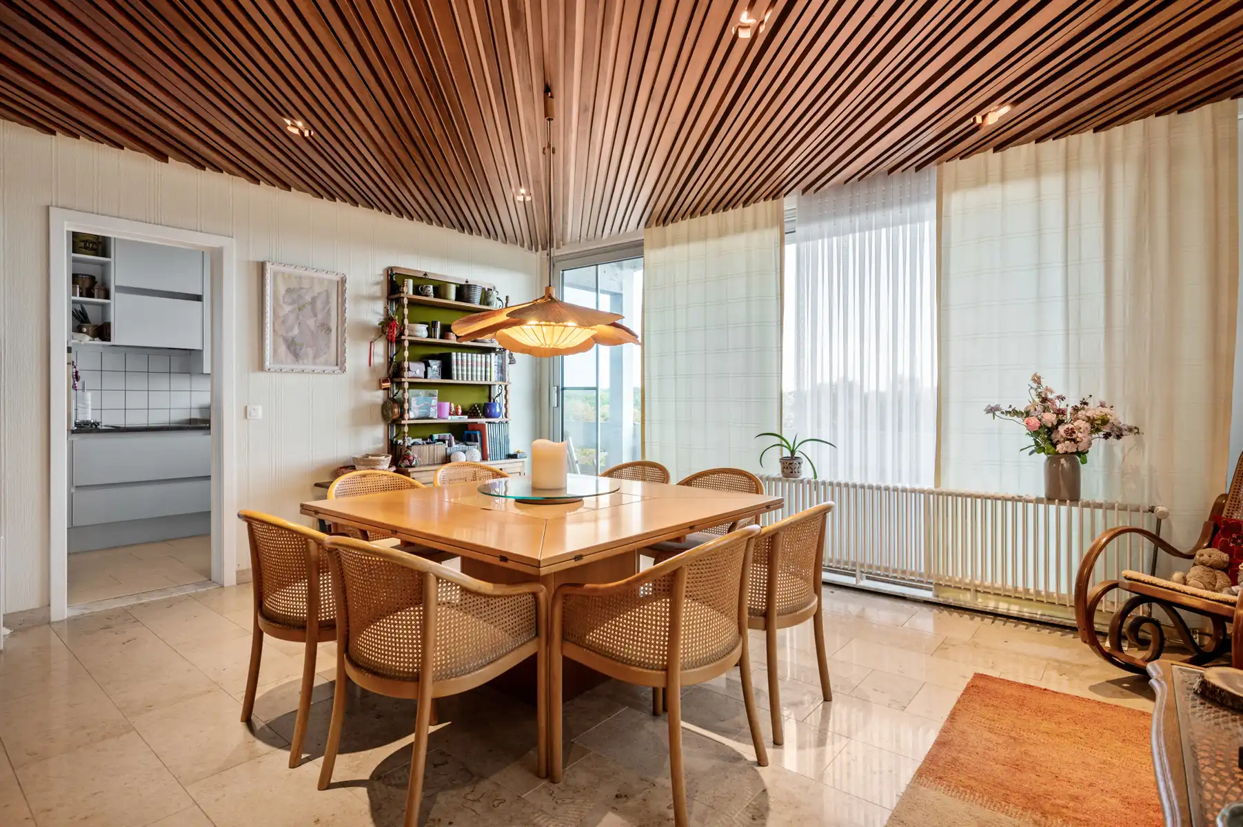 Lichtrijk hoekappartement met terras en 3 ruime slaapkamers  foto 3