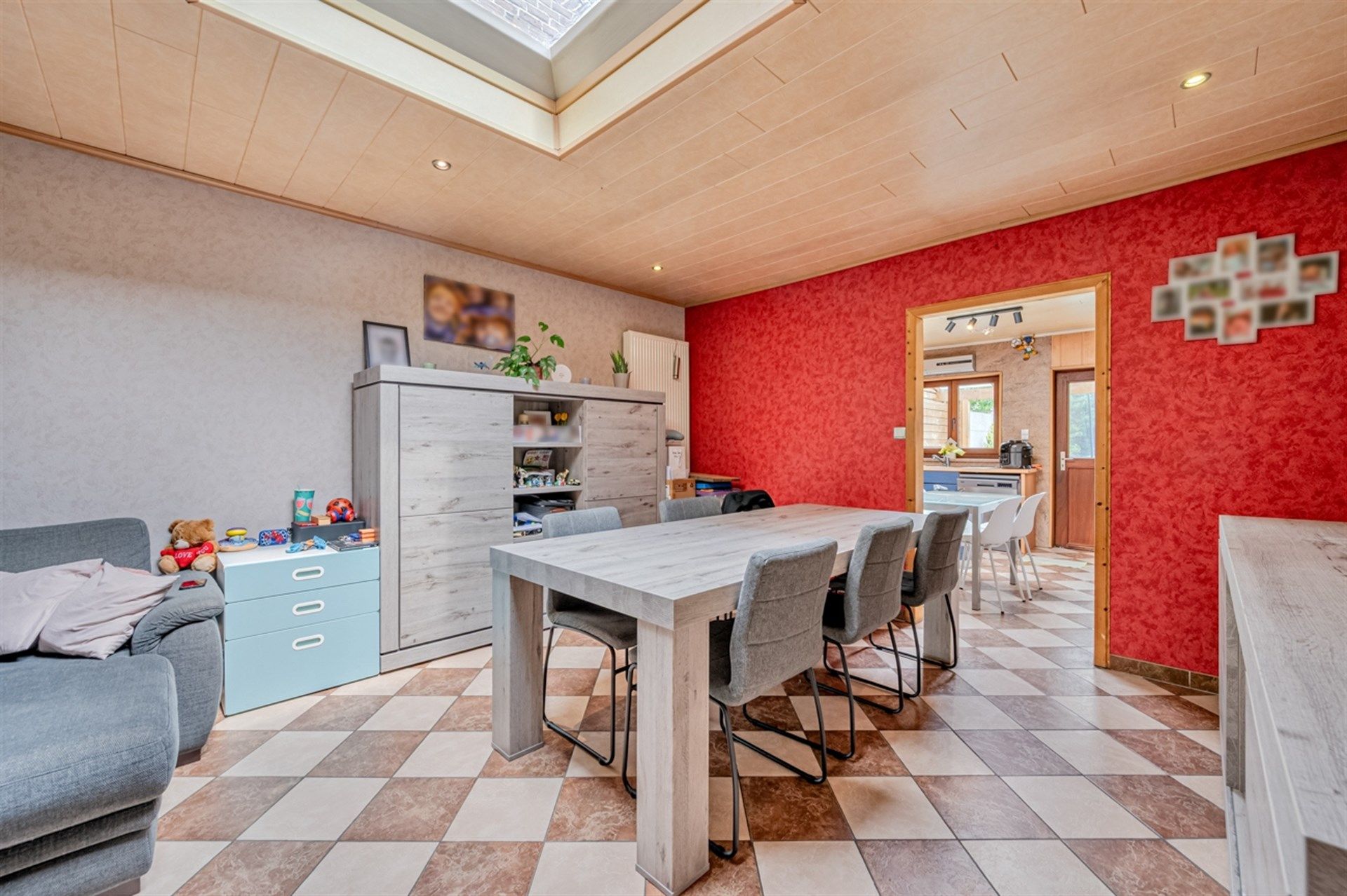 Instapklare rijwoning met 3 ruime slaapkamers, garage en tuin in hartje Aalst foto 3