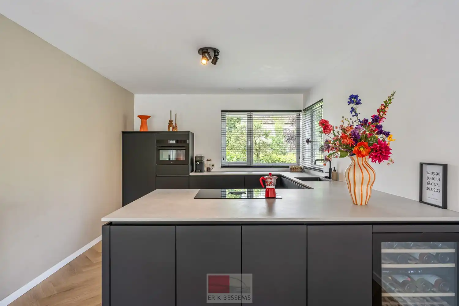 Instapklare gezellige vrijstaande woning met een woonopp. van circa 185 m2 op een perceel van 17a53ca foto 6