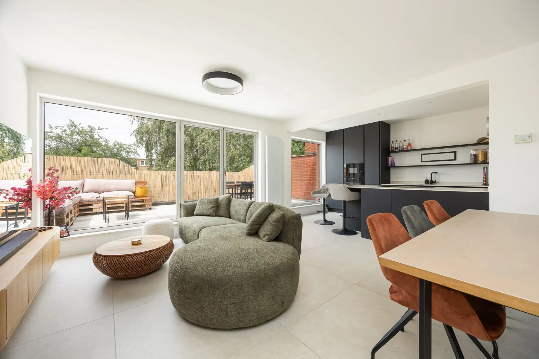 Duplex nabij centrum van Hoevenen – instapklaar & met garage foto 7