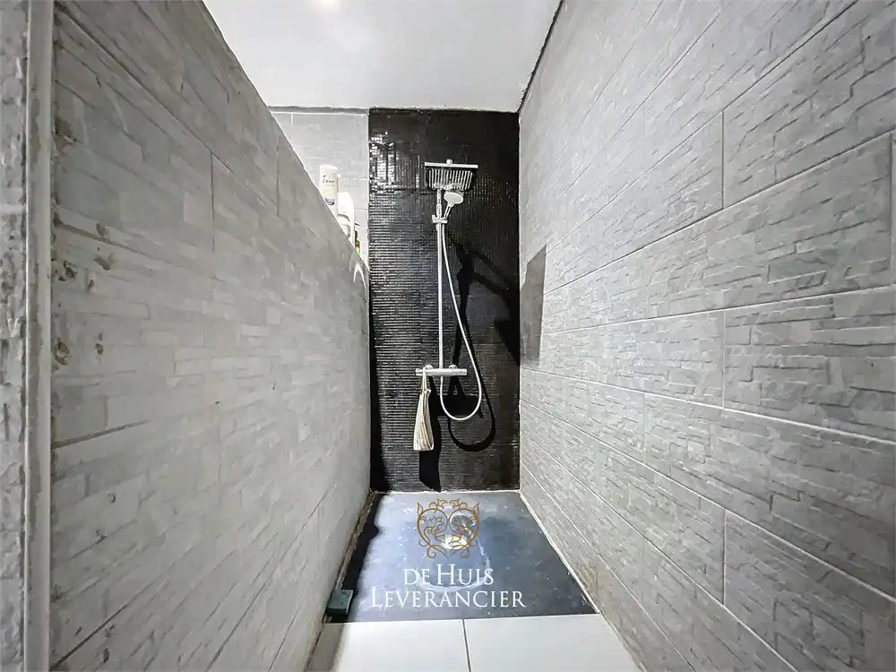 RUIME woning te koop (8 slpks, 2 badk) die ook perfect als tweewoonst kan dienen foto 30