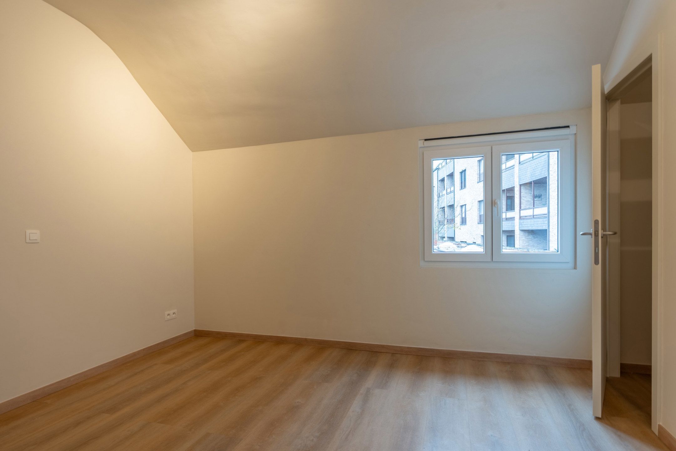 Stadswoning met 3 slpk's, tuin en dubbele garage te Turnhout foto 14