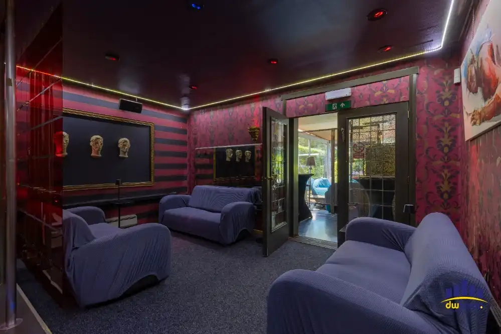 Ter overname: Volledig ingerichte club met horecafaciliteiten in Gent-Drongen foto 7