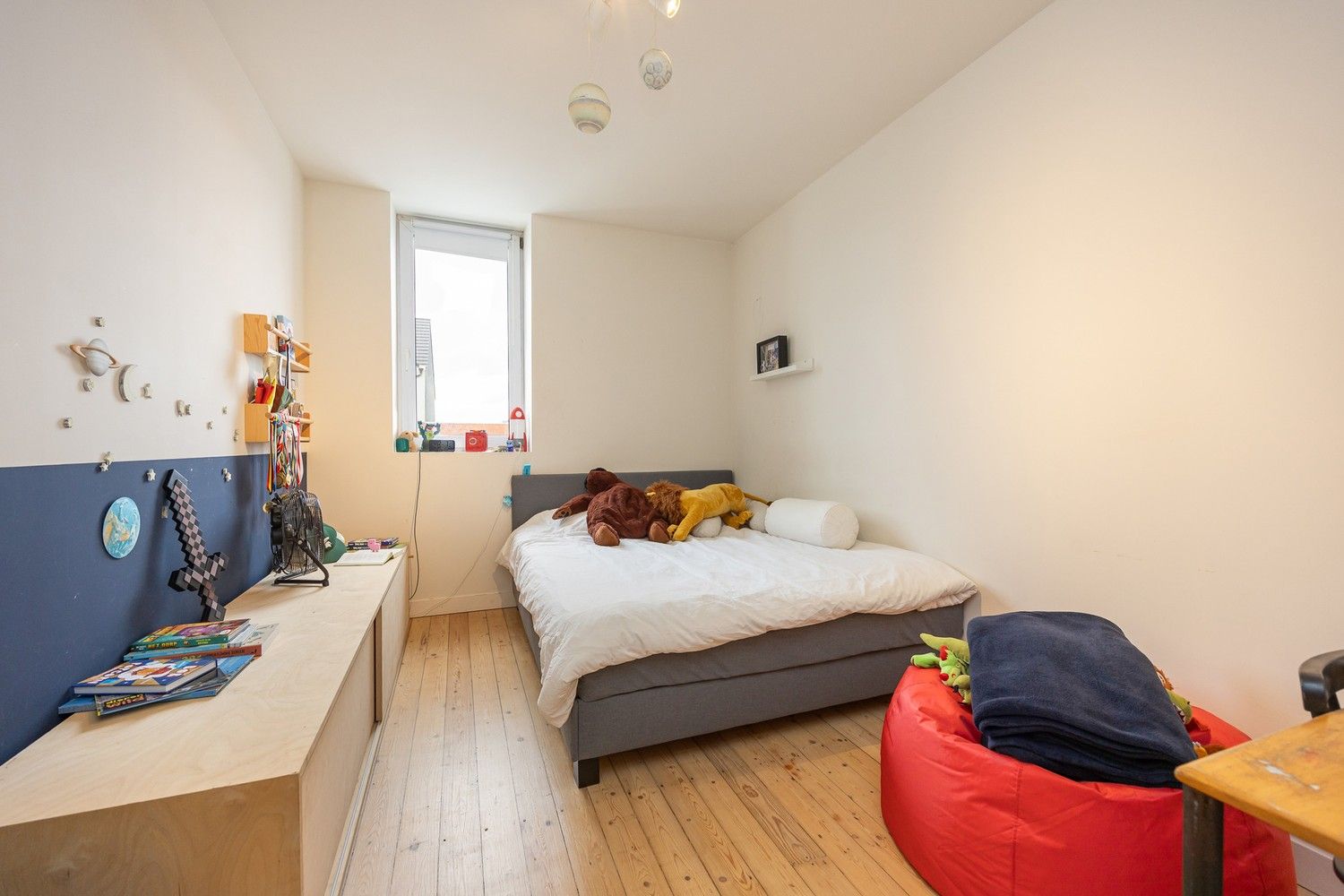 Ruime en karaktervolle herenwoning met zonnige tuin, dakterras en laadpunt in het hart van Merksem foto 11