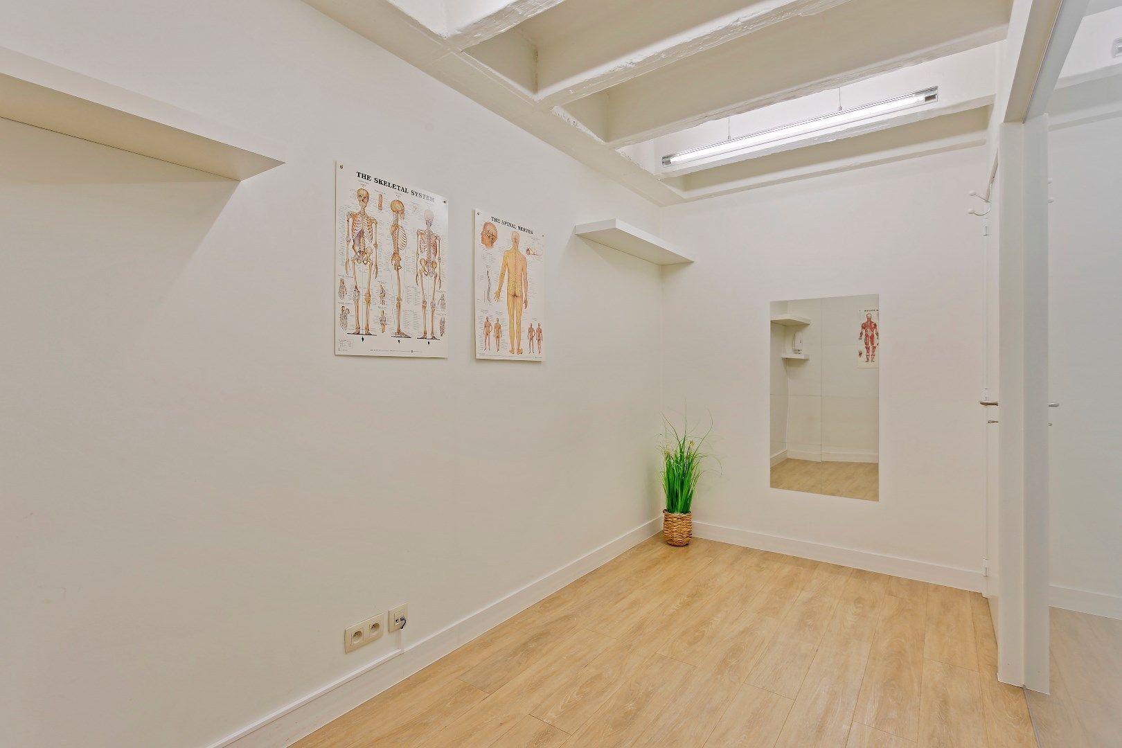 Ideale praktijk-, kantoor- of handelsruimte in het centrum van Kortrijk! foto 12