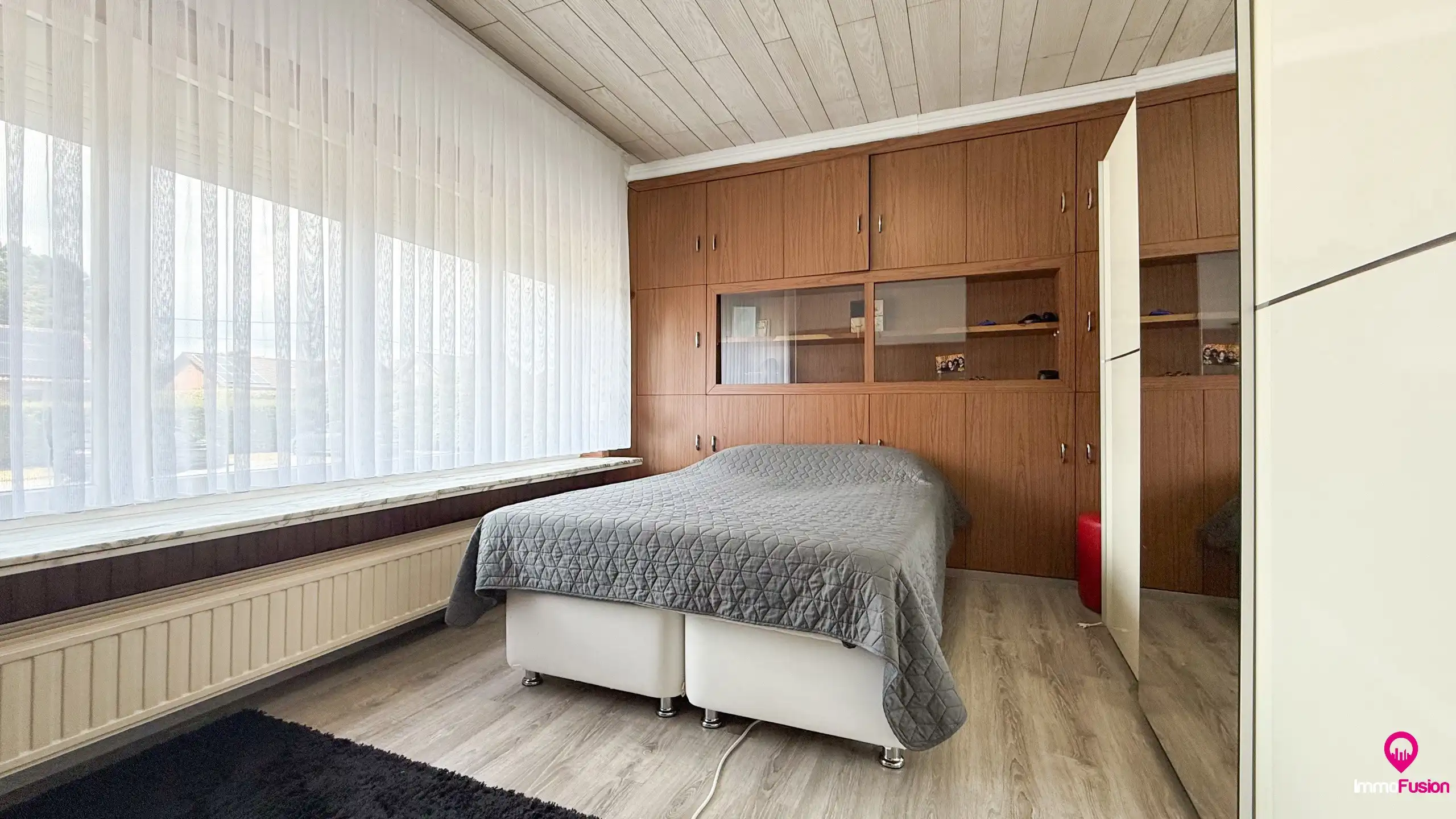 Instapklare, ruime woning met 6 slpks en enorme tuin op 26a! foto 15