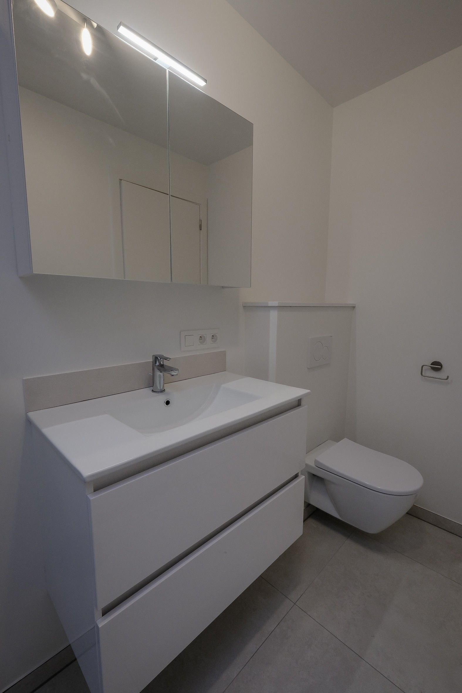 Prachtig gelijkvloers 1-slaapkamer appartement in hartje Bilzen. foto 11