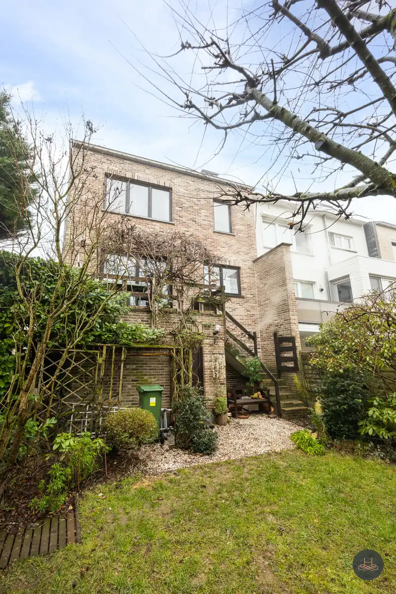 Warme, halfopen energiezuinige woning met dubbele garage foto 3