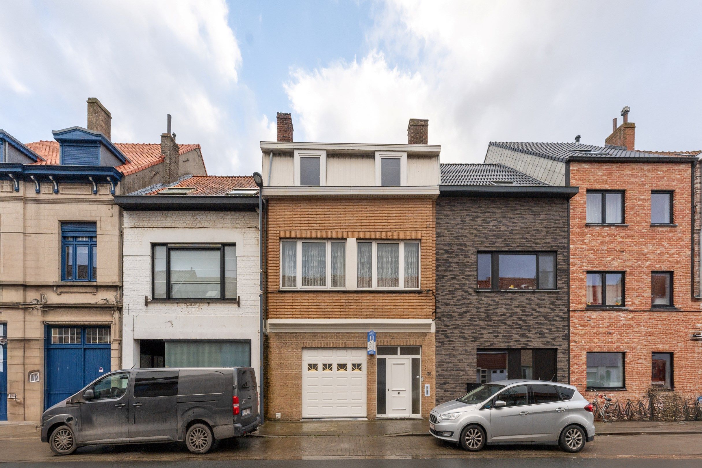 Groot huis met 6 slaapkamers, garage & tuin te Zeebrugge foto {{pictureIndex}}