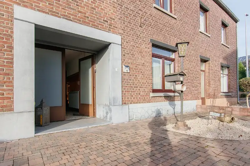 Achtergelegen woning met mogelijkheden op ruim, rustig en zonrijk perceel met een mooi zicht op 17 are 97 ca foto 3